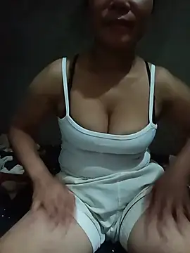 Snapshot of 1Lan-luly09 chatting on 07-21-26, 03:35 1Lan-luly09 online show from 07-21-26, 03:35