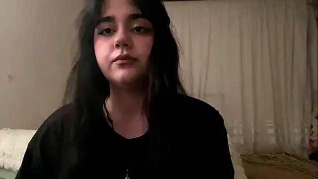 Snapshot of Kriss_loveee chatting on 07-21-26, 10:11 Kriss loveee online show from 07-21-26, 10:11