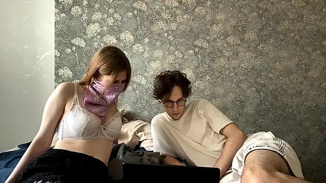 EseniaCouple  online show from 07-30-26, 05:17