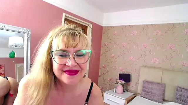 Snapshot of MatureMariah chatting on 02-28-25, 03:59 MatureMariah online show from 02-28-25, 03:59