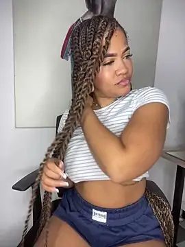 Snapshot of riri_brunnete chatting on 03-16-26, 05:44 riri brunnete online show from 03-16-26, 05:44