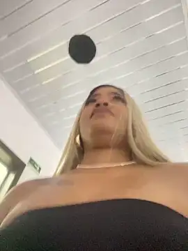 Snapshot of riri_brunnete chatting on 04-01-26, 04:03 riri brunnete online show from 04-01-26, 04:03