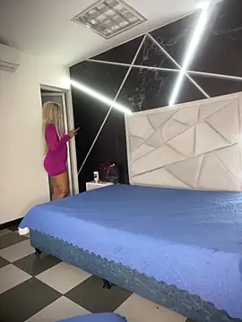 Snapshot of riri_brunnete chatting on 04-09-26, 04:14 riri brunnete online show from 04-09-26, 04:14