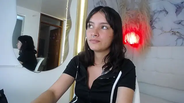 nahomy paris online show from 07-24-26, 12:56