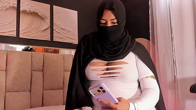 Qamar Khalifa online show from 07-25-26, 05:41
