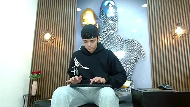 AlejoBussnek online show from 07-28-26, 02:24