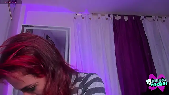 jessierocketx online show from 10-28-25, 02:49
