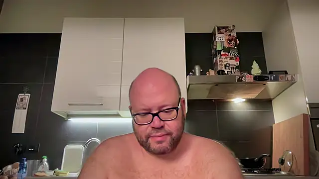 Snapshot of theitalianbear chatting on 09-18-25, 02:47 theitalianbear online show from 09-18-25, 02:47