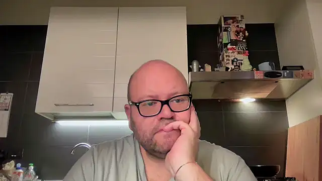 Snapshot of theitalianbear chatting on 02-12-25, 07:56 theitalianbear online show from 02-12-25, 07:56