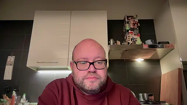 Snapshot of theitalianbear chatting on 02-19-25, 04:55 theitalianbear online show from 02-19-25, 04:55