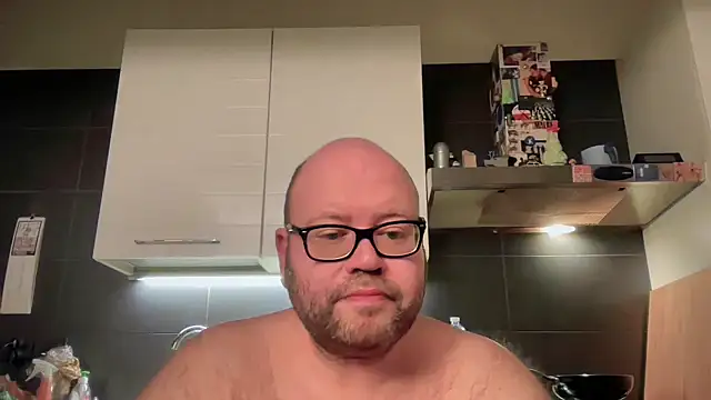 Snapshot of theitalianbear chatting on 02-18-25, 06:15 theitalianbear online show from 02-18-25, 06:15