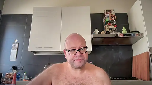 Snapshot of theitalianbear chatting on 09-24-25, 09:38 theitalianbear online show from 09-24-25, 09:38