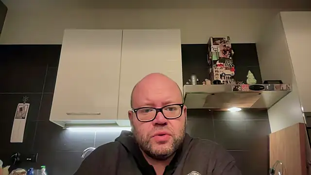 Snapshot of theitalianbear chatting on 10-05-25, 03:41 theitalianbear online show from 10-05-25, 03:41