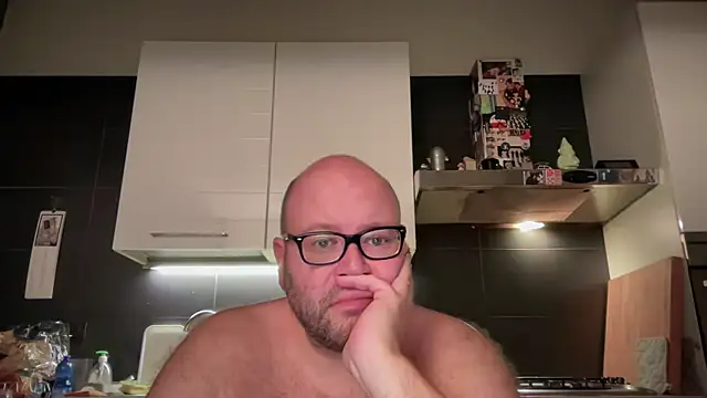 Snapshot of theitalianbear chatting on 09-12-25, 08:41 theitalianbear online show from 09-12-25, 08:41