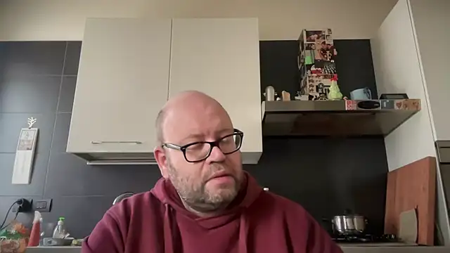 Snapshot of theitalianbear chatting on 02-19-25, 11:17 theitalianbear online show from 02-19-25, 11:17