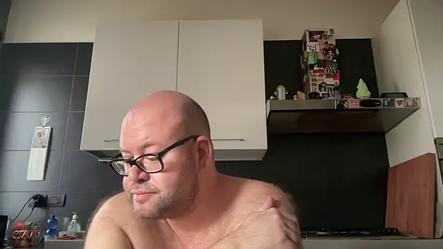 Snapshot of theitalianbear chatting on 09-10-25, 09:41 theitalianbear online show from 09-10-25, 09:41
