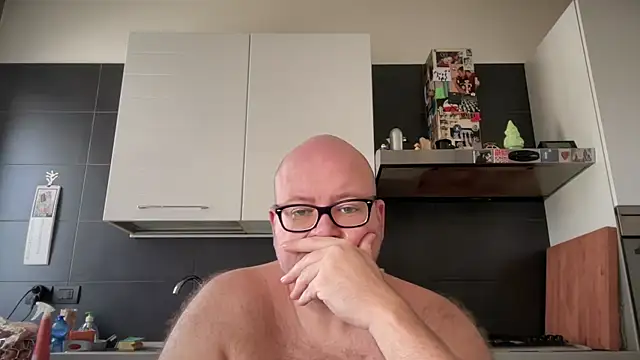 Snapshot of theitalianbear chatting on 09-23-25, 11:28 theitalianbear online show from 09-23-25, 11:28