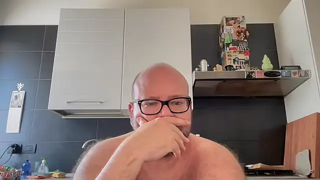 Snapshot of theitalianbear chatting on 09-13-25, 08:47 theitalianbear online show from 09-13-25, 08:47