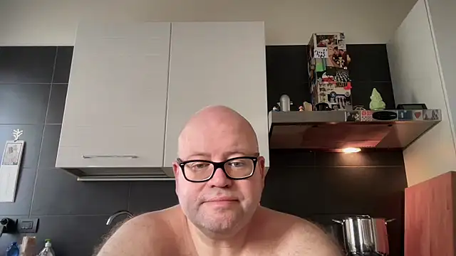 Snapshot of theitalianbear chatting on 09-22-25, 03:40 theitalianbear online show from 09-22-25, 03:40