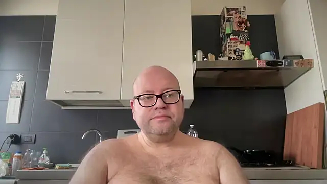 Snapshot of theitalianbear chatting on 02-25-25, 11:32 theitalianbear online show from 02-25-25, 11:32