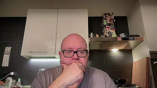 Snapshot of theitalianbear chatting on 02-07-25, 03:01 theitalianbear online show from 02-07-25, 03:01