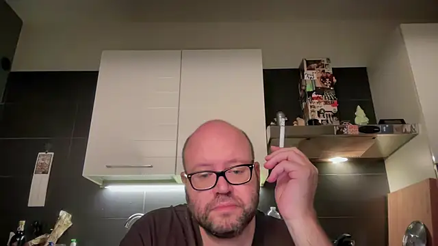Snapshot of theitalianbear chatting on 10-10-25, 08:31 theitalianbear online show from 10-10-25, 08:31