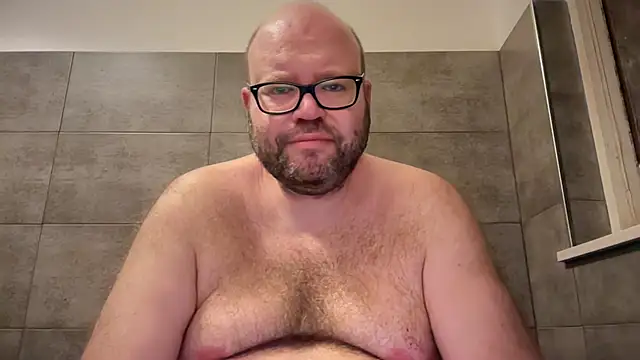Snapshot of theitalianbear chatting on 09-21-25, 03:22 theitalianbear online show from 09-21-25, 03:22