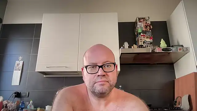Snapshot of theitalianbear chatting on 09-27-25, 12:44 theitalianbear online show from 09-27-25, 12:44
