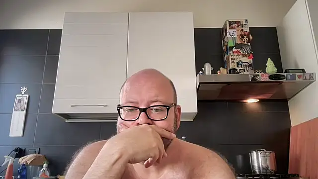 Snapshot of theitalianbear chatting on 09-14-25, 11:10 theitalianbear online show from 09-14-25, 11:10