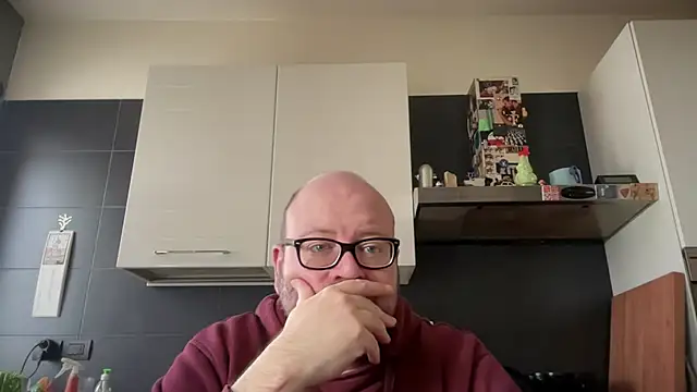 Snapshot of theitalianbear chatting on 02-18-25, 11:44 theitalianbear online show from 02-18-25, 11:44