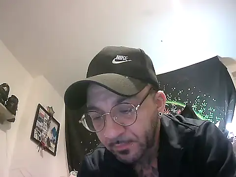 Snapshot of MagicStickBoy chatting on 03-25-26, 11:25 MagicStickBoy online show from 03-25-26, 11:25