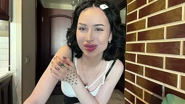 LouisiVuittoni online show from 07-25-26, 04:24