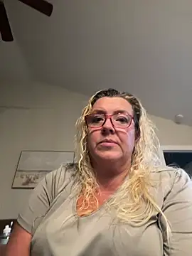 Snapshot of IntimateCpl chatting on 08-05-26, 12:15 IntimateCpl online show from 08-05-26, 12:15