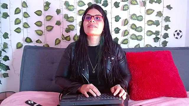 Snapshot of isabella_black1 chatting on 08-03-26, 10:25 isabella black1 online show from 08-03-26, 10:25