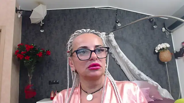 Snapshot of ElviraMilf chatting on 08-03-26, 09:04 ElviraMilf online show from 08-03-26, 09:04