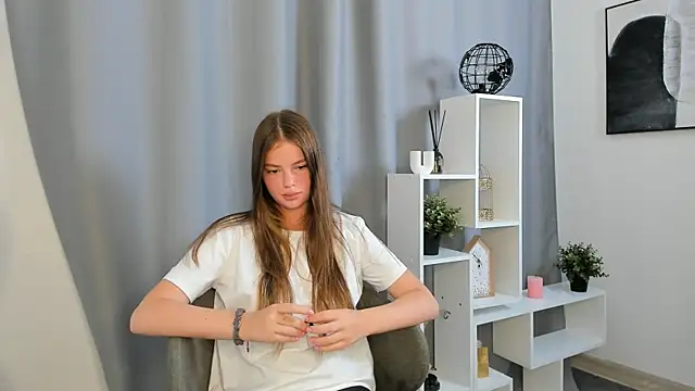 Snapshot of DarcieTegenkamp chatting on 08-01-26, 12:03 DarcieTegenkamp online show from 08-01-26, 12:03