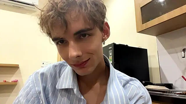 Snapshot of YourLucius chatting on 07-31-26, 05:10 YourLucius online show from 07-31-26, 05:10