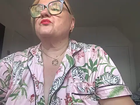 ExperiencedCurvyBelle online show from 08-06-26, 06:03