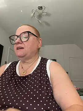ExperiencedCurvyBelle online show from 08-05-26, 09:58