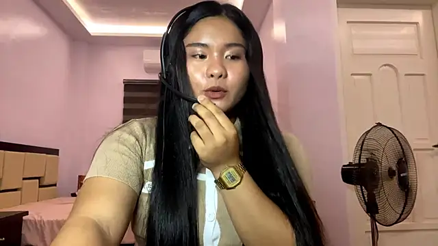 Snapshot of EllieLudolph chatting on 08-01-26, 12:25 EllieLudolph online show from 08-01-26, 12:25