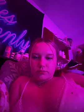 Snapshot of itssmequinn chatting on 07-31-26, 02:33 itssmequinn online show from 07-31-26, 02:33
