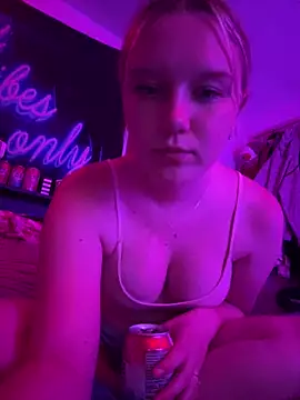 Snapshot of itssmequinn chatting on 08-02-26, 03:05 itssmequinn online show from 08-02-26, 03:05