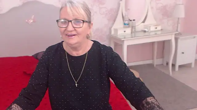 Snapshot of LadyAlana chatting on 06-19-26, 10:04 LadyAlana online show from 06-19-26, 10:04