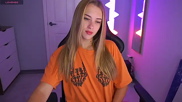 DanikaDillan online show from 10-19-25, 12:57