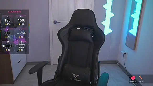 DanikaDillan online show from 10-29-25, 12:42