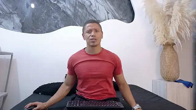 Snapshot of Thiago_16 chatting on 08-04-26, 05:01 Thiago 16 online show from 08-04-26, 05:01