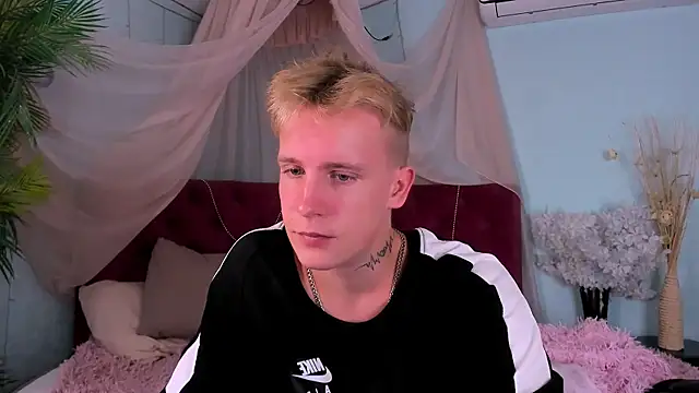  AlexHot  online show from 08-08-26, 05:14