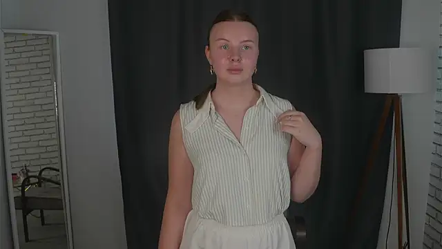 Snapshot of IsobelBoderick chatting on 08-05-26, 05:23 IsobelBoderick online show from 08-05-26, 05:23