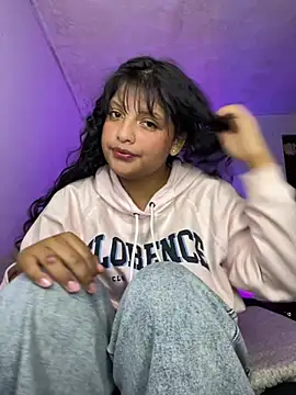 Snapshot of Violeta__22 chatting on 08-06-26, 05:30 Violeta 22 online show from 08-06-26, 05:30