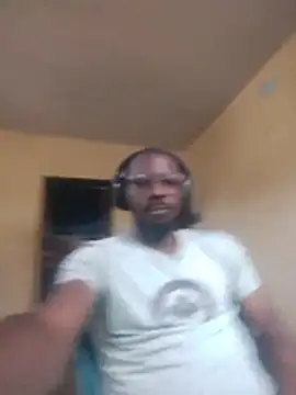 Snapshot of Starfulk chatting on 08-04-26, 09:47 Starfulk online show from 08-04-26, 09:47